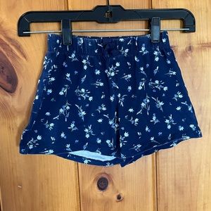 Little girl blue floral shorts.